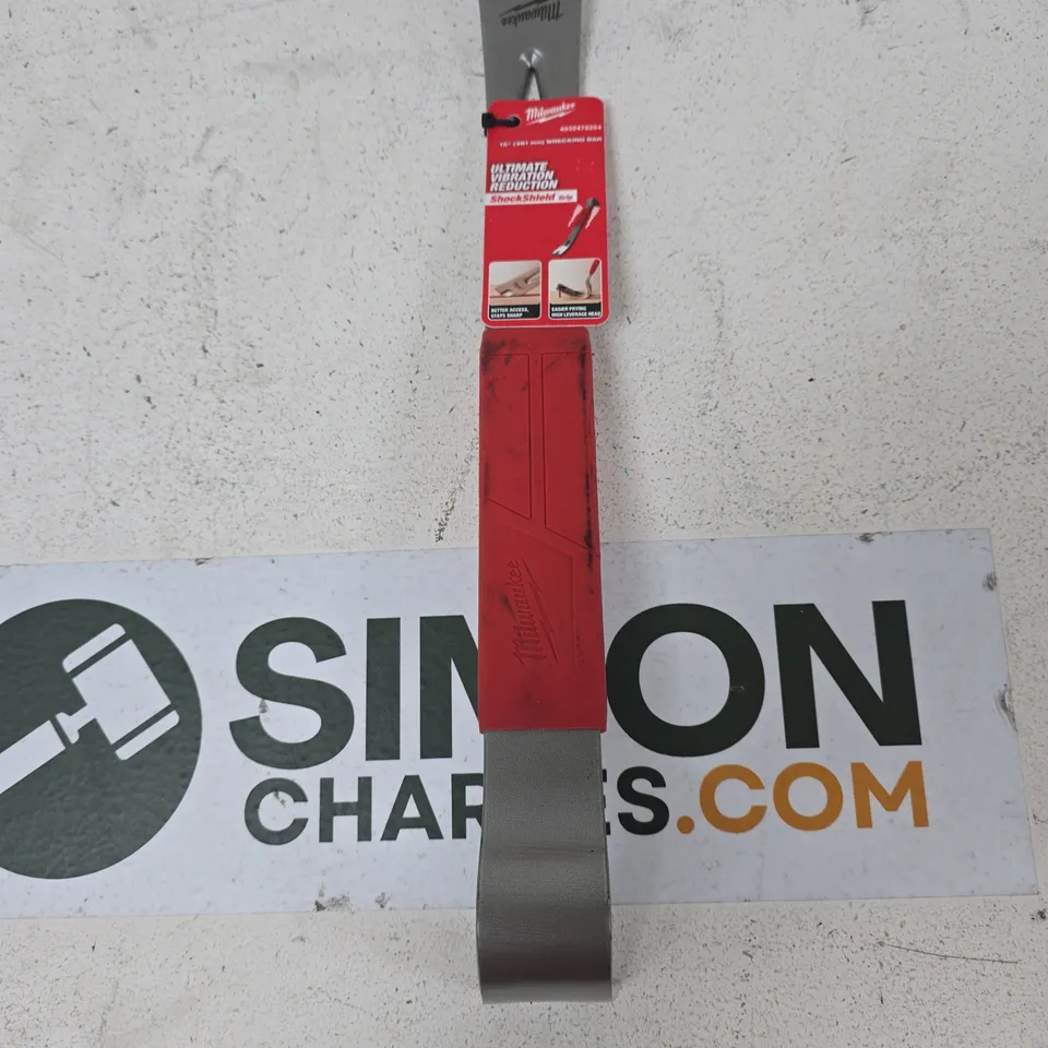 MILWAUKEE 15-INCH WRECKING BAR WITH SHOCKSHIELD GRIP – ULTIMATE VIBRATION REDUCTION