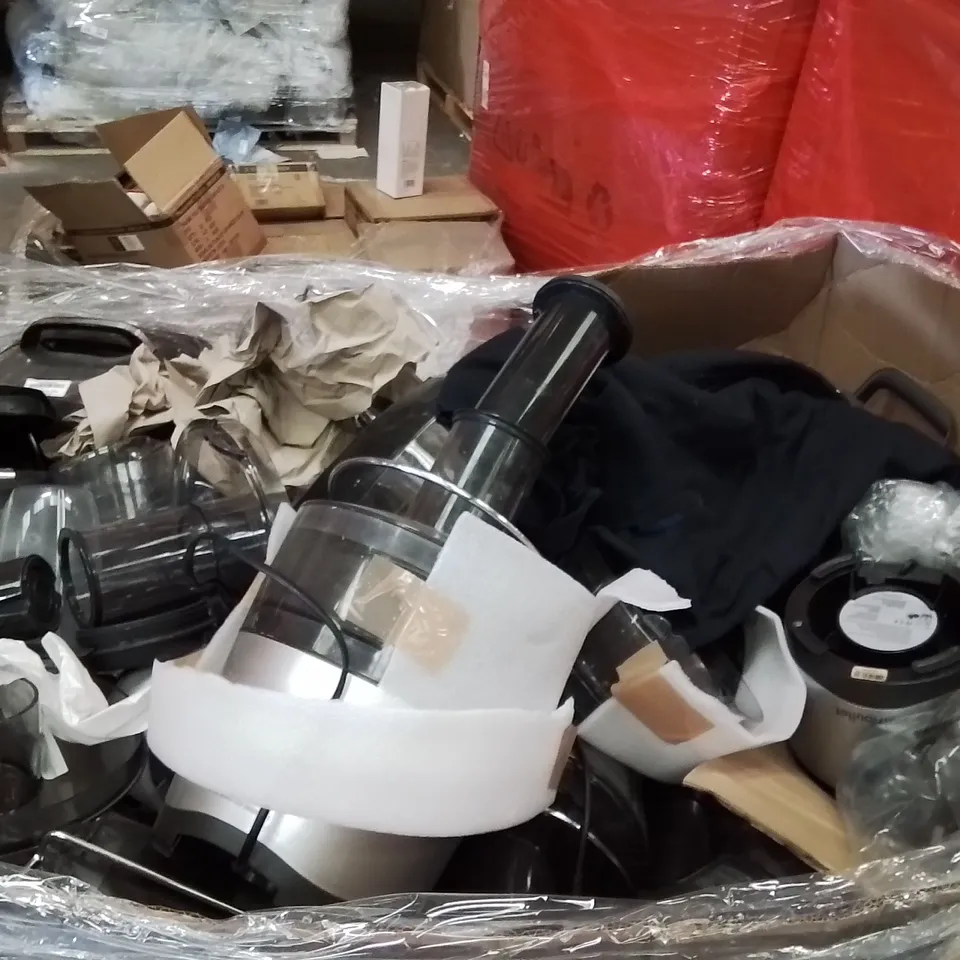 PALLET TO CONTAIN A LARGE QUANTITY OF BLENDERS