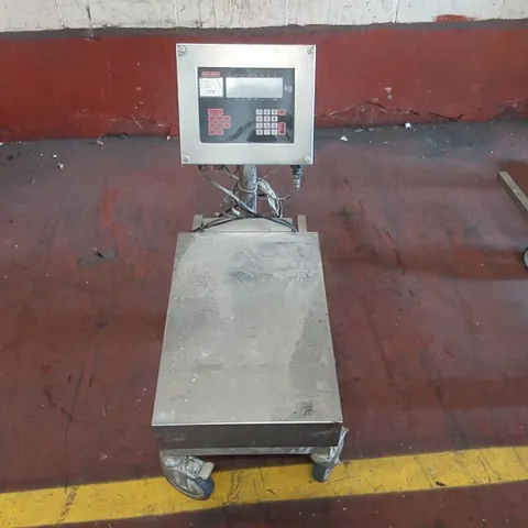AVERY BERKEL L116 PORTABLE SCALE