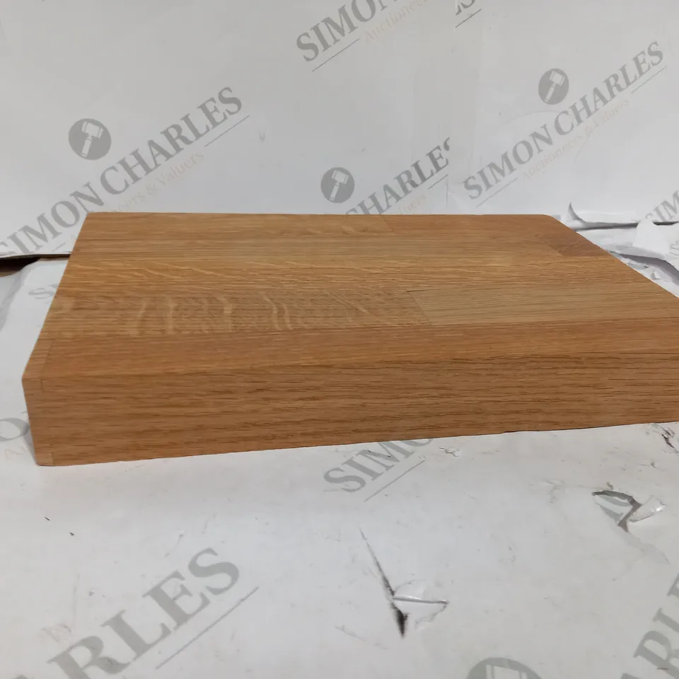 SOLID WOOD CHOPPING BOARD 