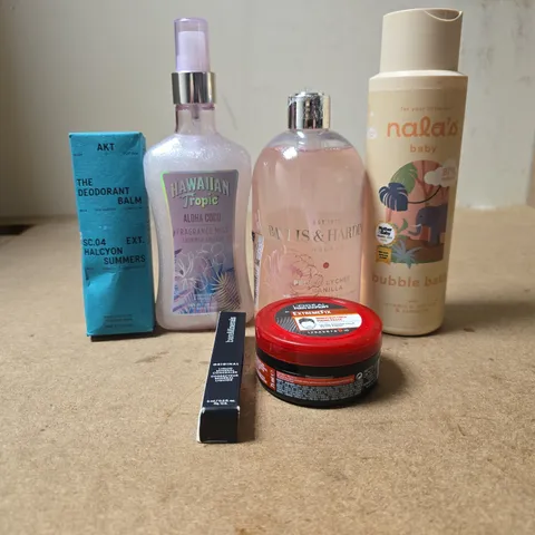 TOTE OF APPROXIMATELY 20 ASSORTED COSMETIC ITEMS TO INCLUDE AKT, BARE MINERALS, BAYLIS AND HARDING, NALA'S BABY, LOREAL MEN EXPERT ETC