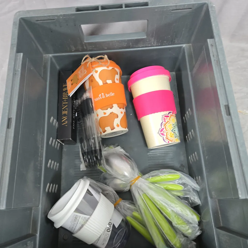 TOTE OF APPROXIMATELY 8 ASSORTED STATIONARY AND KITCHENWARE TO INCLUDE: STABILO HIGHLIGHTERS AND CUTLERY SET