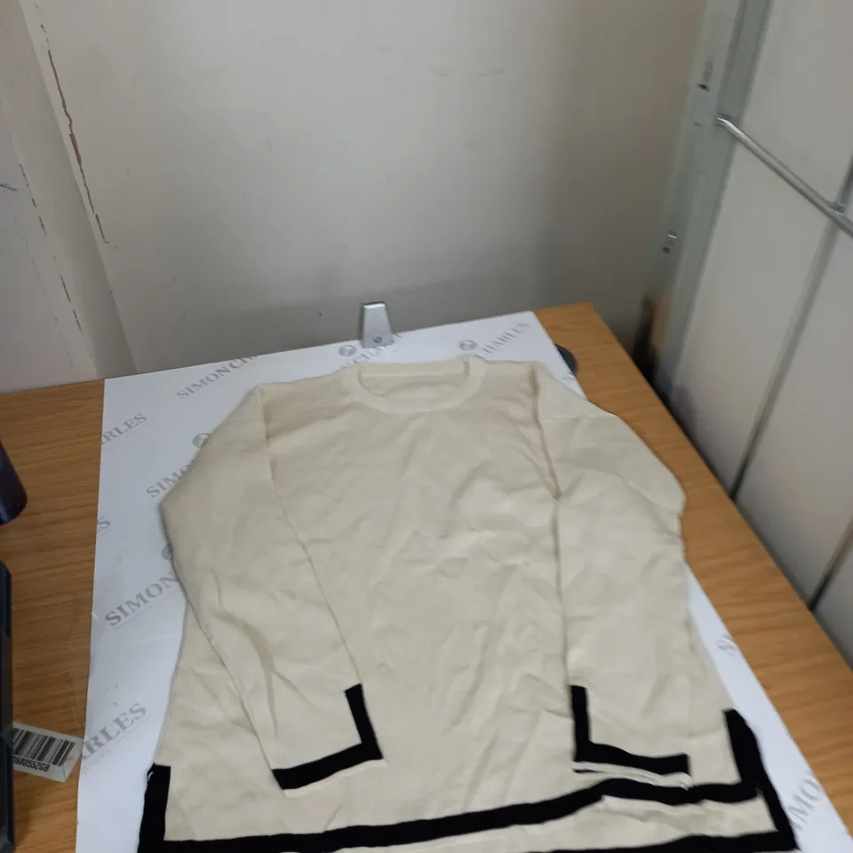 BOX OF ASSORTED CLOTHING ITEMS TO INCLUDE TROUSERS, TOPS, HATS ETC
