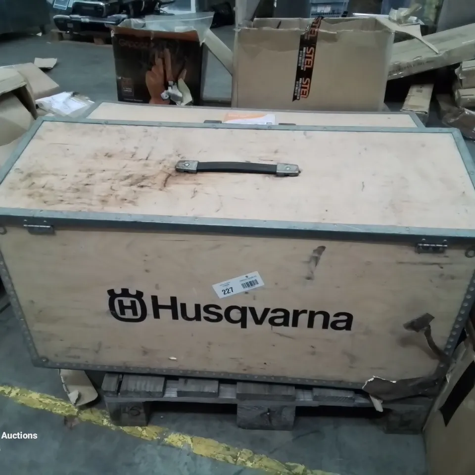 MIXED PALLET OF GENUINE HUSQVARNA PARTS, AND ACCESSORIES ETC.