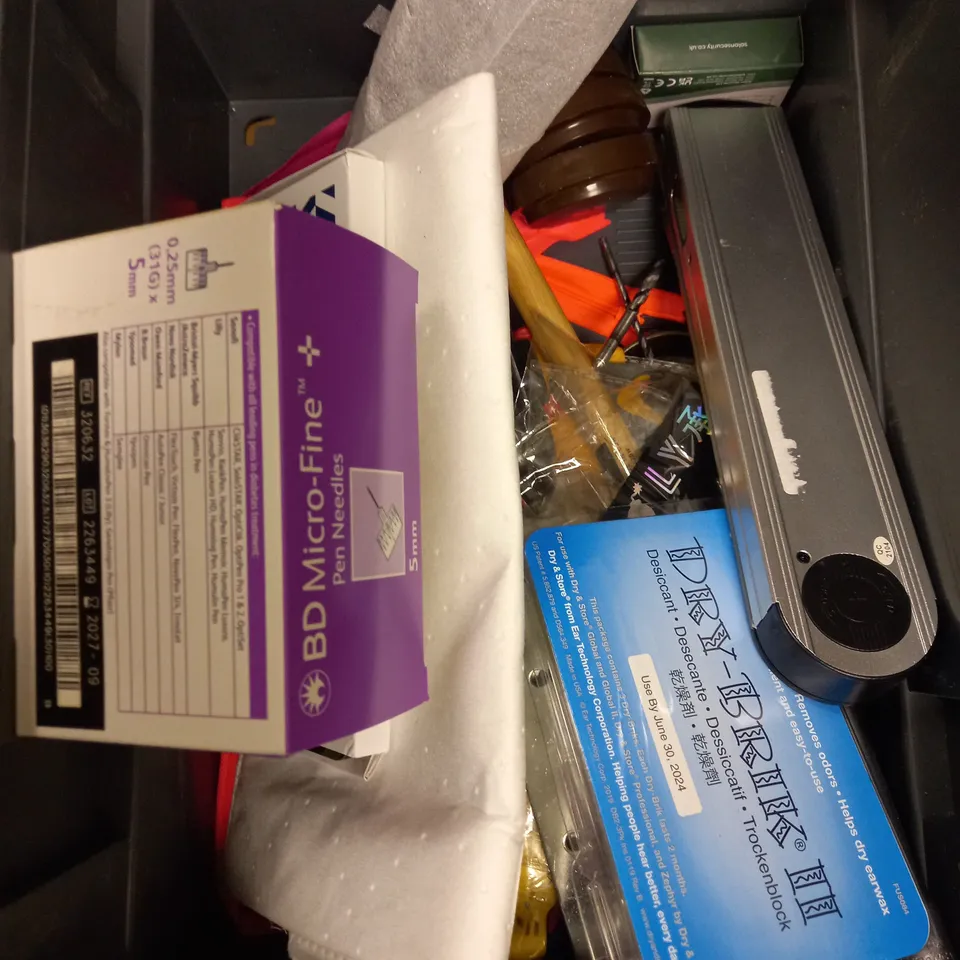 BOX OF APPROXIMATELY 15 ASSORTED HOUSEHOLD ITEMS TO INCLUDE AMAZON PAPERWEIGHT COVER, CO-AXIAL SOCKET, DECORATIVE BOX ETC 