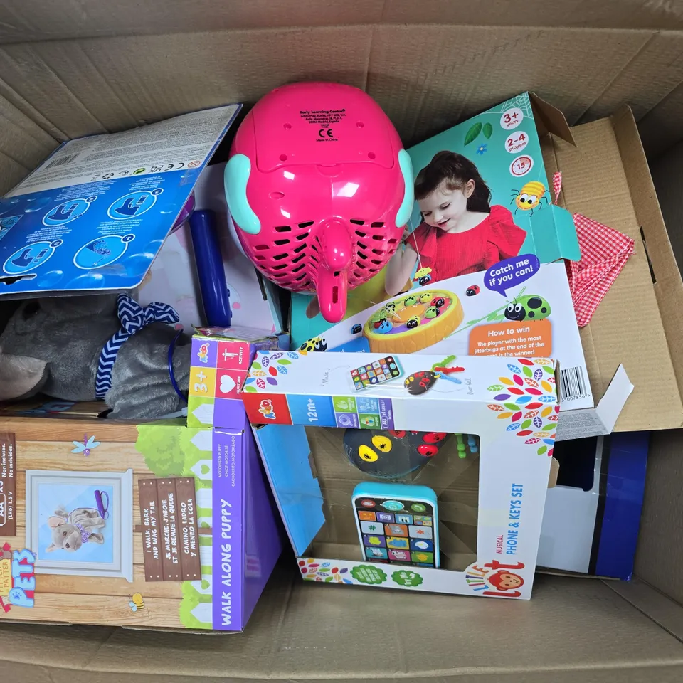 APPROXIMATELY 8 ASSORTED TOYS & GAMES PRODUCTS TO INCLUDE BUBBLE GUN, WALK ALONG PUPPY, MUSICAL MOBILE PHONE AND KEYS SET, ETC