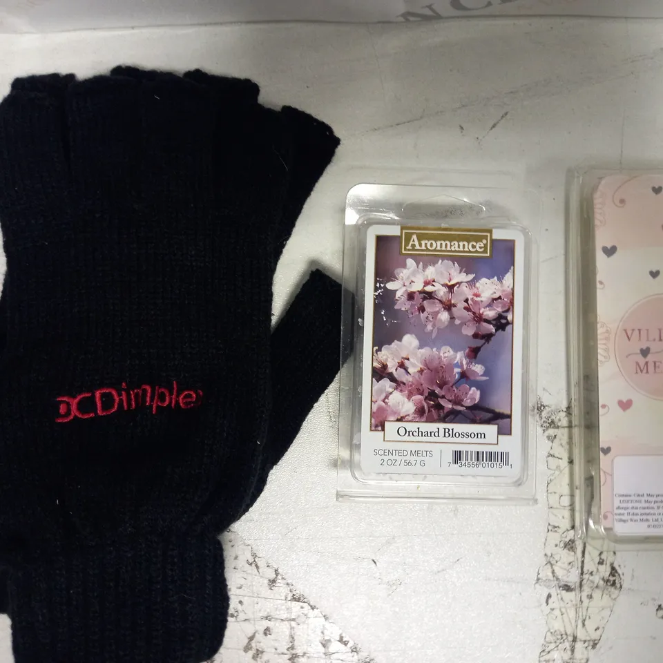 APPROXIMATELY 15 ASSORTED HOUSEHOLD ITEMS TO INCLUDE FINGERLESS GLOVES, SCENTED MELTS, ETC