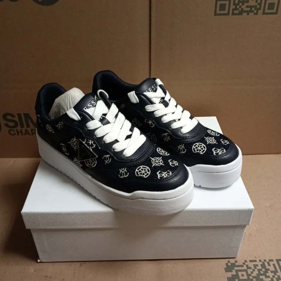 BOXED PAIR OF GUESS FIENA 4G LOGO PEONY TRAINERS - 3.5