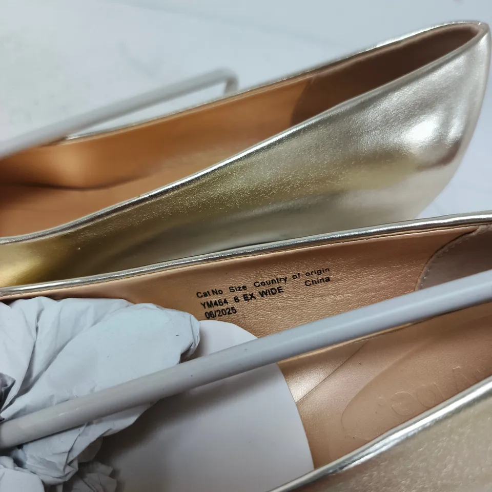 WOMEN'S GOLD METALLIC HEELS – UK 8 (EX WIDE)