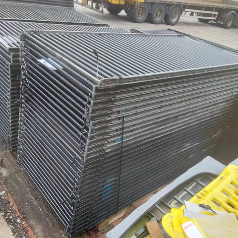 PALLET CONTAINING A VERY LARGE QUANTITY OF SOLAR PANELS