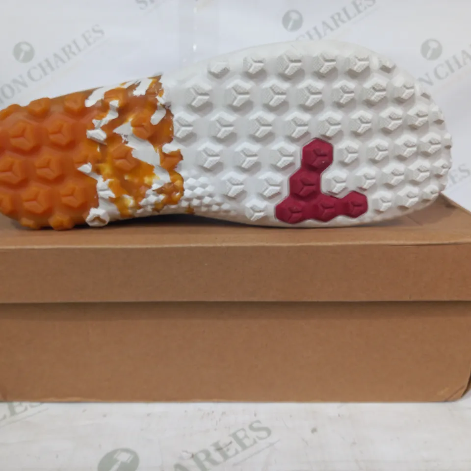 BOXED PAIR OF VIVO BAREFOOT TRACKER DECON FG2 SHOES IN BLACK EU SIZE 45