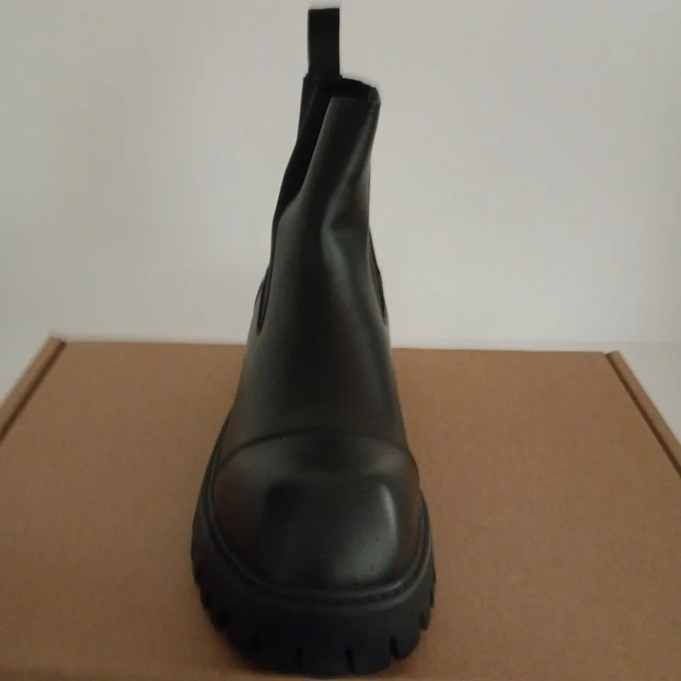 BOXED PAIR OF KOI FREEDOM BLACK SQUARE TOE BOOTS - SIZE 9