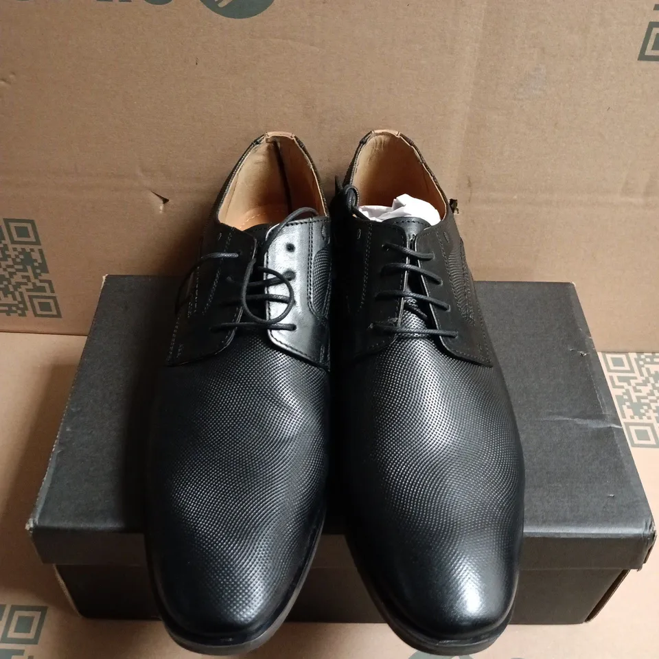 BOXED PAIR OF OLIVER JACOBS MEN'S BLACK LEATHER LACE-UP OXFORD DRESS SHOES - SIZE12