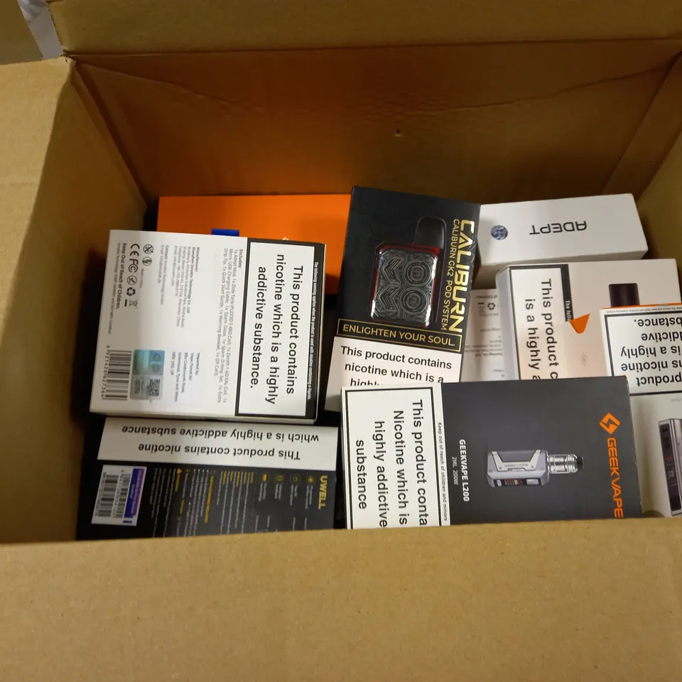 BOX OF APPROXMATELY 28 E-CIGARETTES AND LIQUIDS TO INCLUDE ASPIRE ZELOS 3 MOD, GEEKVAPE L200 200W, CALIBURN GK2 POD SYSTEM, ETC