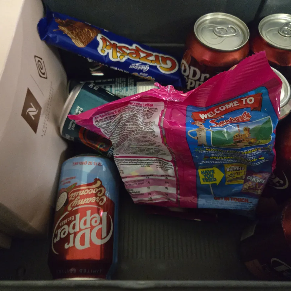 TOTE OF APPROXIMATELY 14 ASSORTED FOOD ITEMS TO INCLUDE - AFTER 8 , DR PEPPER CHERRY , DR PEPPER CREAMY COCONUT ETC