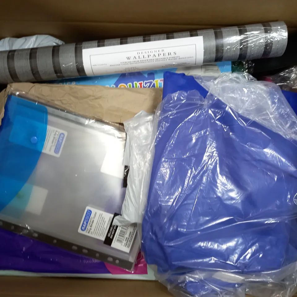 APPROXIMATELY 20 ASSORTED ITEMS TO INCLUDE BATH SET, WALLPAPERS, RING BINDER, ETC
