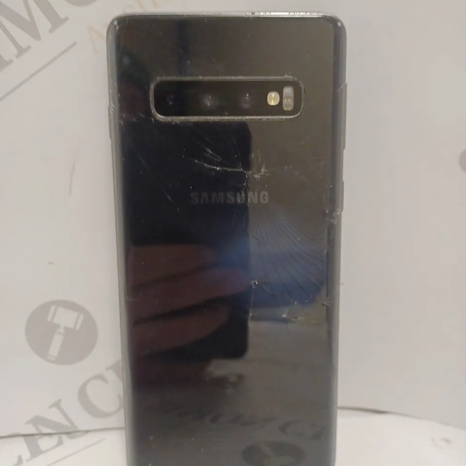 SAMSUNG GALAXY S10 SMARTPHONE