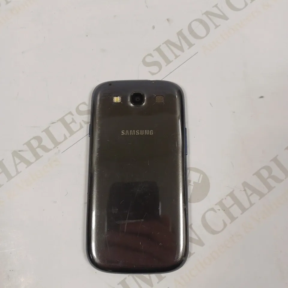 SAMSUNG GALAXY S III (GT-I9300)