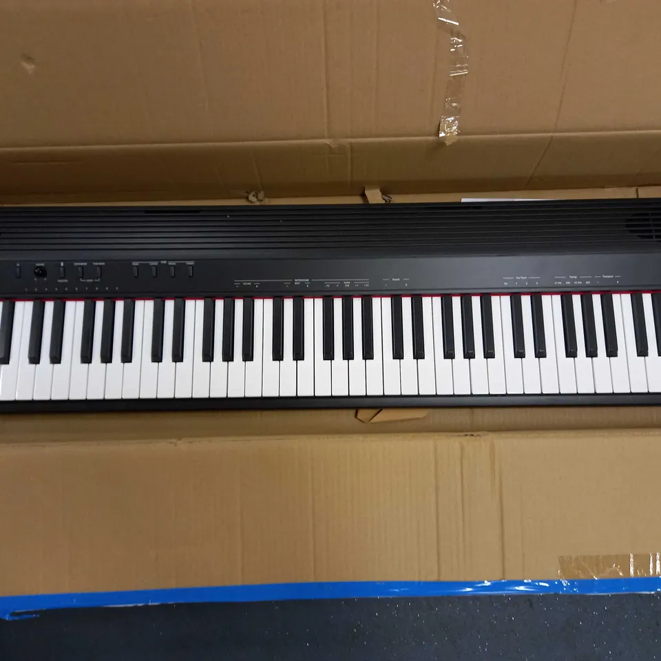 ROLAND BLUETOOTH GO PIANO88 WITH SHEET MUSIC STAND