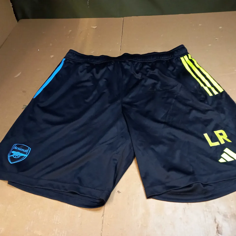 ARSENAL FC TRANING SHORTS SIZE XL