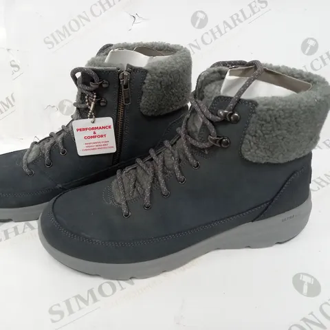 SKECHERS GLACIAL ULTRA SUEDE LACE UP BOOT SIZE 7