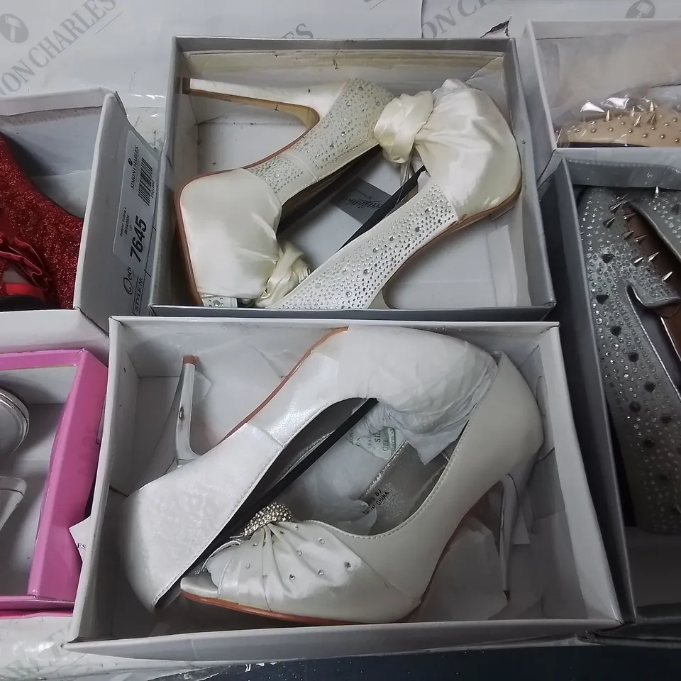 LOT OF 12 ASSORTED PAIRS OF SHOES TO INCLUDE CASANDRA AND OCCASIONS - VARIOUS SIZES