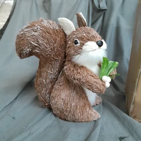 SQUIRREL HOLDING MISTLETOE 