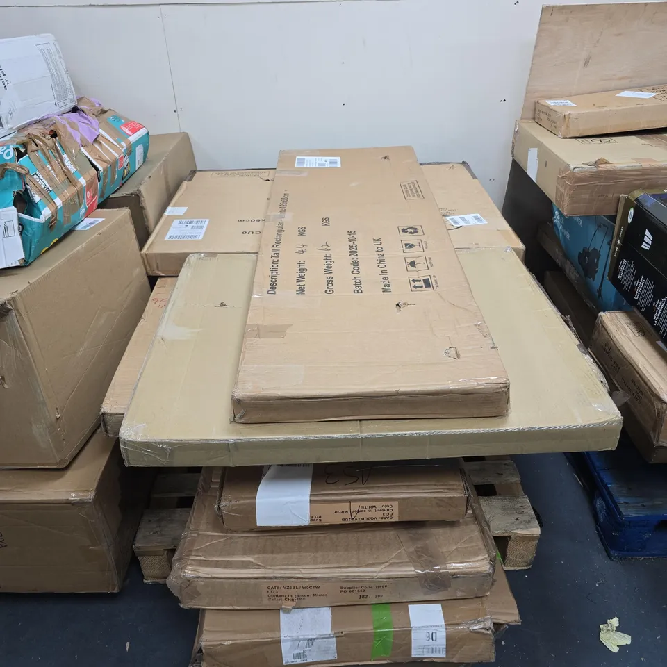 PALLET CONTAINING APPROXIMATELY 8 ASSORTED DAMAGED MIRRORS
