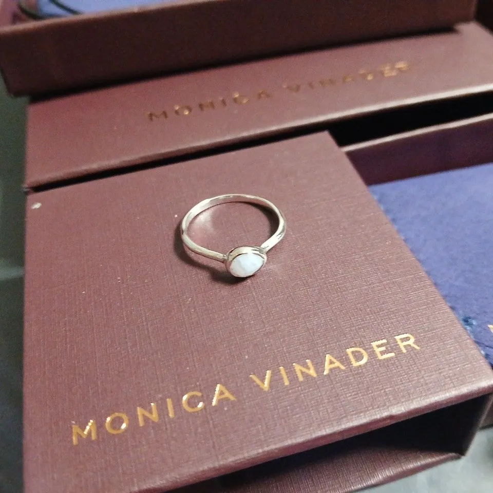 LOT OF 5 ASSORTED BOXED MONICA VINADER JEWELLERY ITEMS