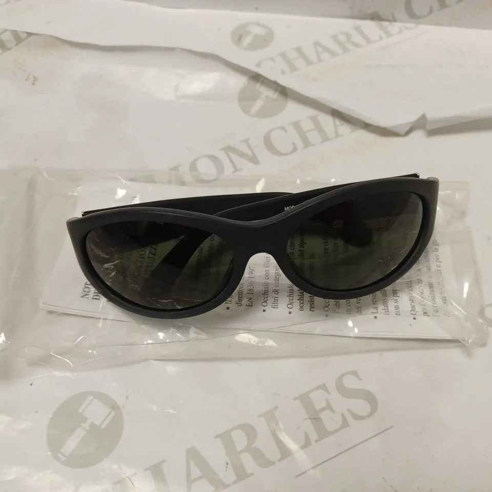 APPROXIMATELY 10 DIERRE POLICE SUNGLASSES - 1326/703