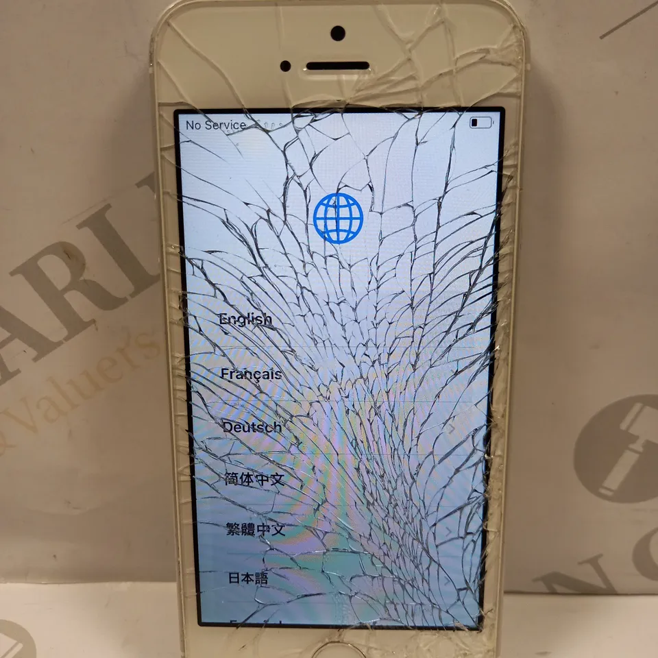 APPLE IPHONE SE (1ST GENERATION) - SILVER 