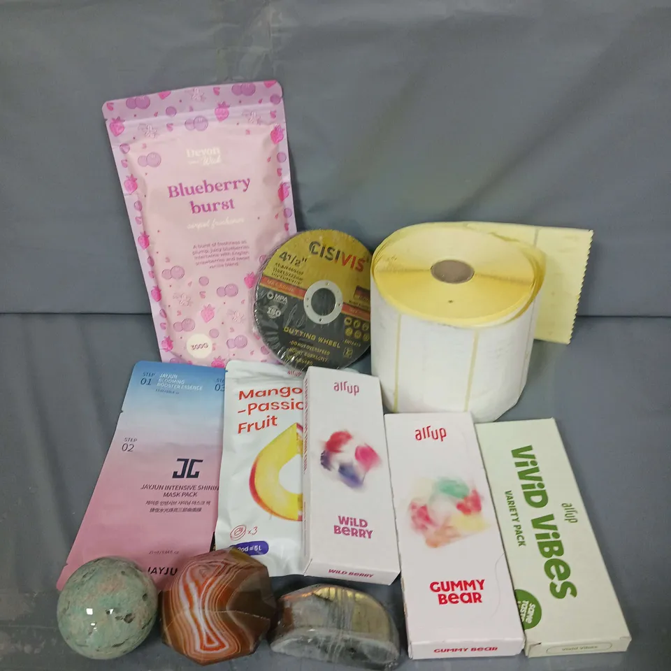 APPROXIMATELY 15 ASSORTED HOUSEHOLD ITEMS TO INCLUDE - DECON WICK BLUEBERRY BURST CARPET FRESHENER - LABEL ROLLS - AIR UP PODS - ETC - COLLECTION ONLY