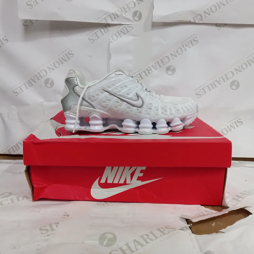 BOX PART OF NIKE SHOX TL IN GREY/WHITE- UK 8