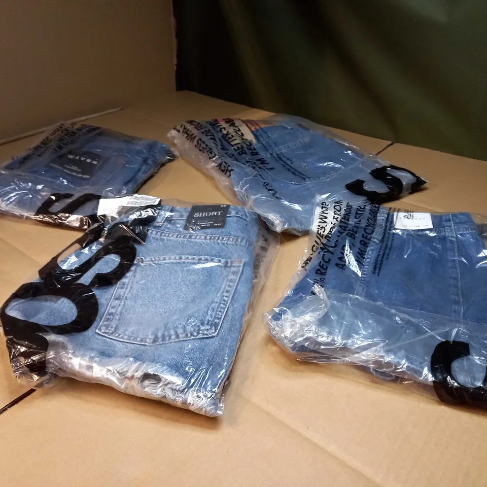 LOT OF APPROX 4 ASSORTED DENIM SHORTS VARYING IN BRAND/SIZE