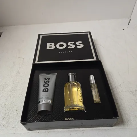 HUGO BOSS BOTTLED GIFT SET – SHOWER GEL, EAU DE TOILETTE & TRAVEL MINI BOTTLE