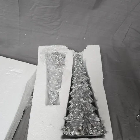 DECORATIVE TREE SCULPTURES WITH FOIL LEAF DETAILING 