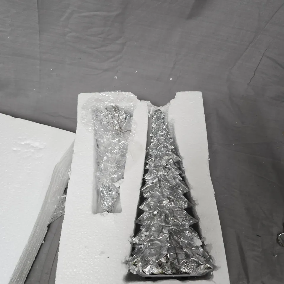 DECORATIVE TREE SCULPTURES WITH FOIL LEAF DETAILING 