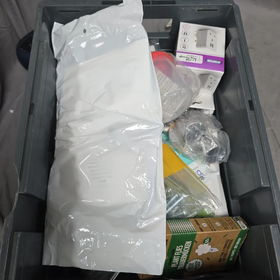 TOTE OF APPROXIMATELY 15 ASSORTED ITEMS TO INCLUDE: PLUG ADAPTER AND MINI DOORBELL