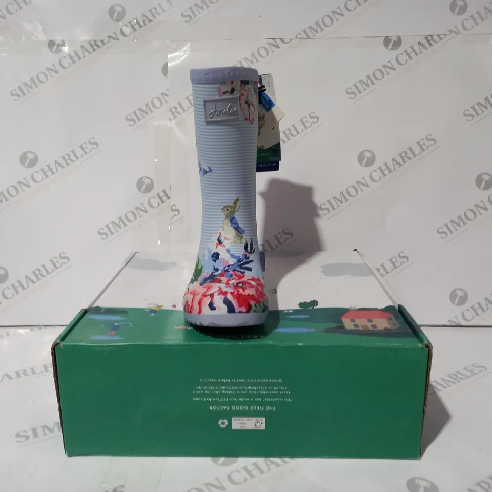 BOXED PAIR OF JOULES KIDS WELLINGTON BOOTS IN LIGHT BLUE W. FLORAL DESIGN UK SIZE 12