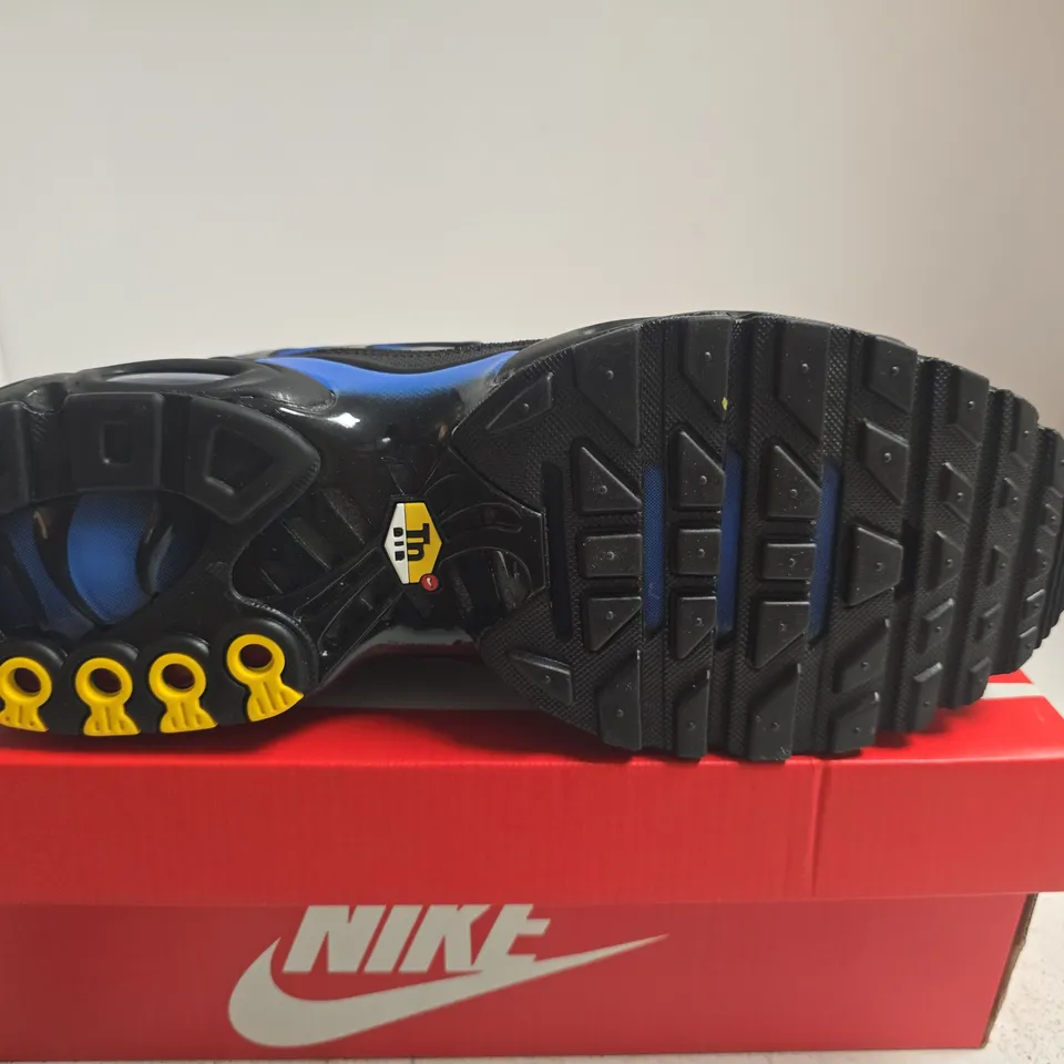 BOXED PAIR OF NIKE AIR MAX PLUS MEN'S SNEAKERS – BLACK/BLUE, UK 10