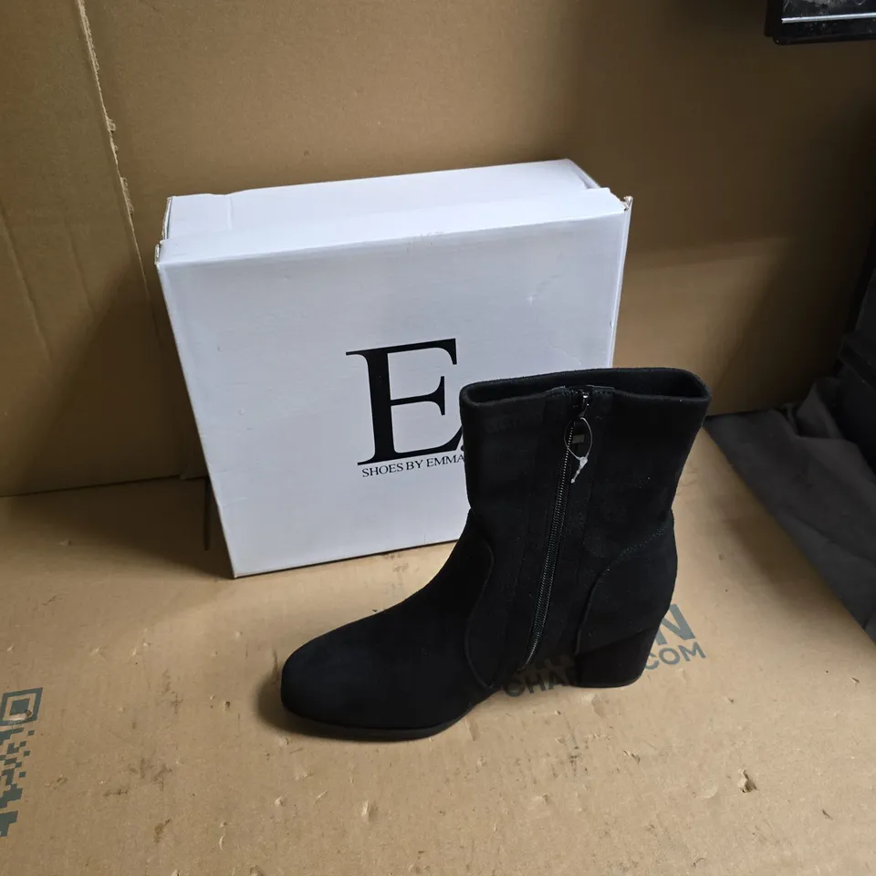 E. SHOES BY EMMA BLACK SUEDE ANKLE BOOTS - UK SIZE 7