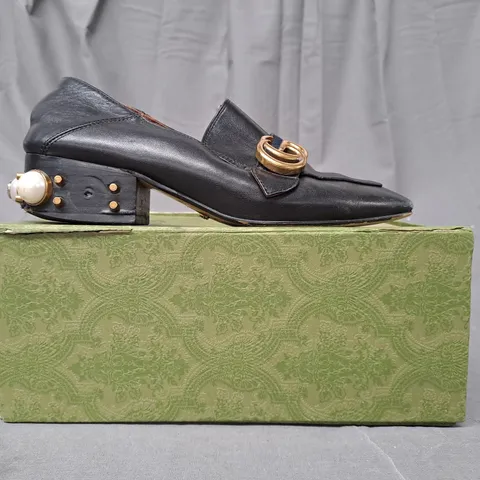 BOXED PAIR OF GUCCI LOW BLOCK HEEL SQUARE TOE SHOES IN BLACK EU SIZE 35