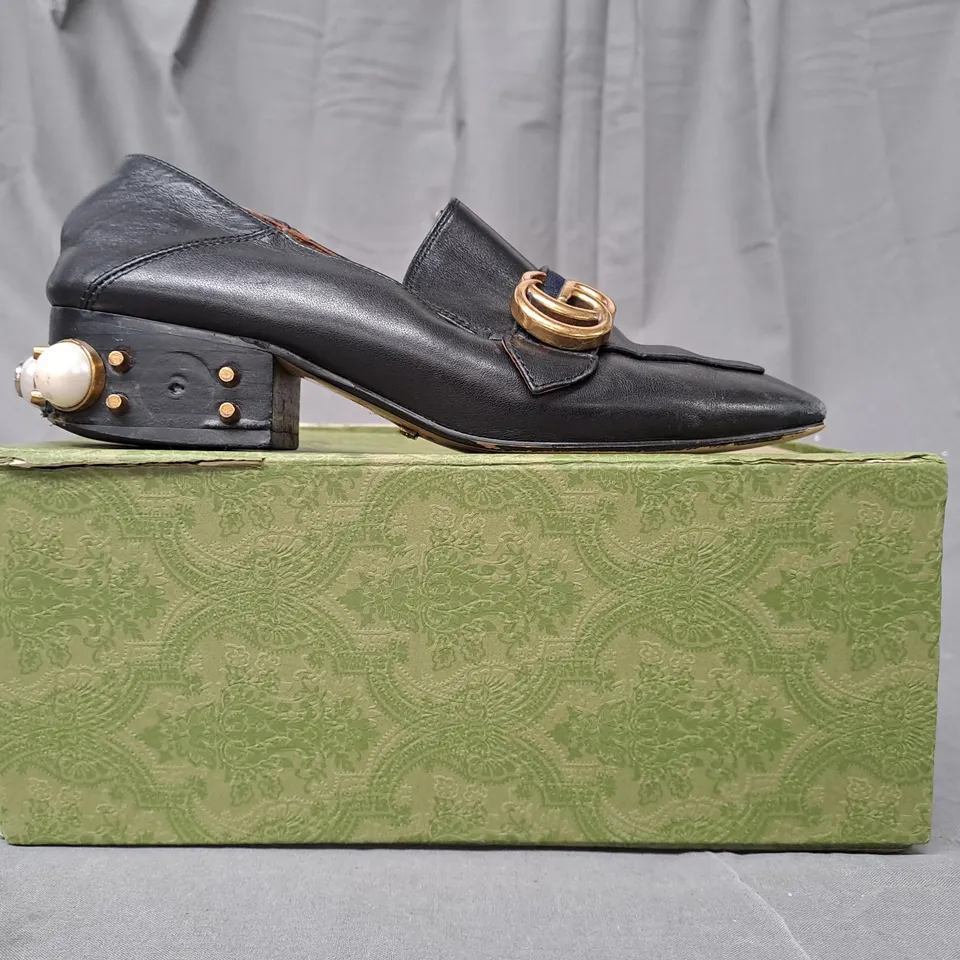 BOXED PAIR OF GUCCI LOW BLOCK HEEL SQUARE TOE SHOES IN BLACK EU SIZE 35