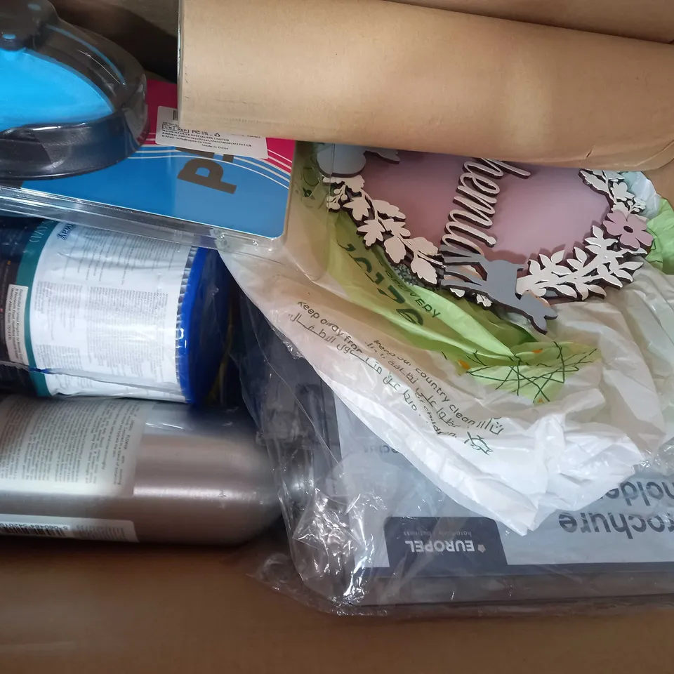 BOX OF APPROXIMATELY 10 ASSORTED HOUSEHOLD ITEMS TO INCLUDE IPAD SMART COVER, PET GLOVE, A4 JAN-DEC INDEXES, ETC