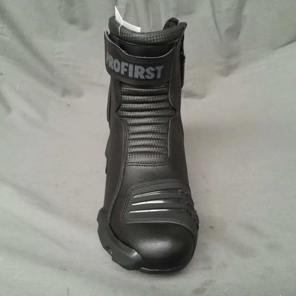 BOXED PAIR OF PROFRIST MOTORCYCLE ANKLE BOOTS IN BLACK UK SIZE 8