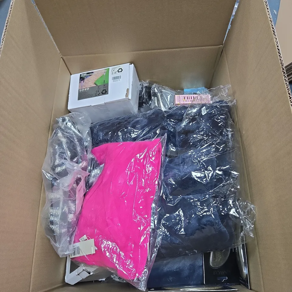 BOX OF APPROXIMATELY 25 ASSORTED HOUSEHOLD ITEMS TO INCLUDE LED GARDEN LIGHTS, CLOTHING, STONE ORNAMENT, TRIFLE COSMETICS ETC