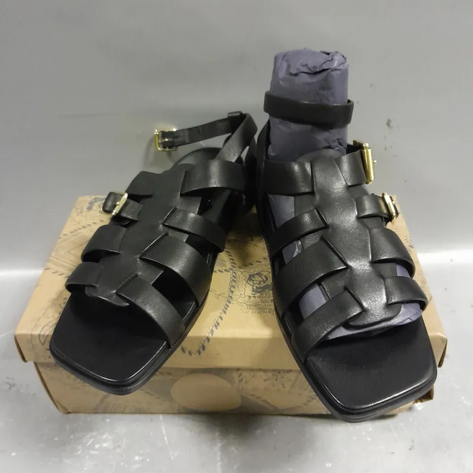 BOXED PAIR OF FREE PEOPLE HOOKED FISHERMAN SANDALS IN BLACK - 9