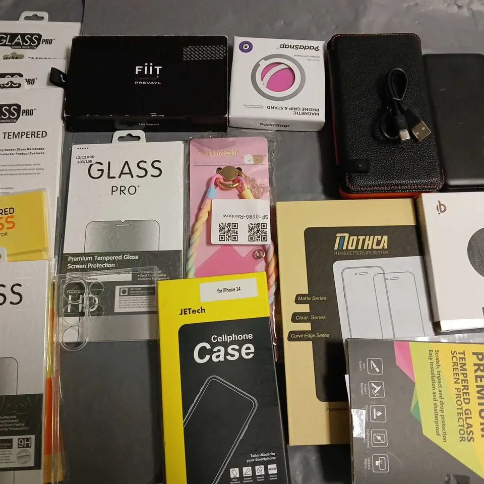 LOT OF ASSORTED MOBILE PHONE ACCESSORIES TO INCLUDE CASES, SCREEN PROTECTORS AND CHARGERS