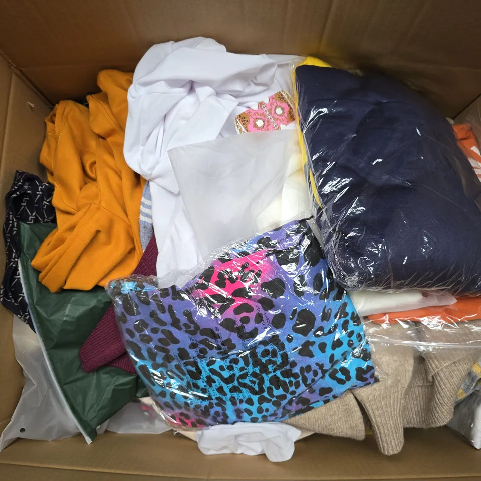 APPROXIMATELY 35 ASSORTED CLOTHING ITEMS IN VARIOUS SIZES, STYLES & COLOURS TO INCLUDE SOCKS, TOPS, SWEATER, ETC - COLLECTION ONLY