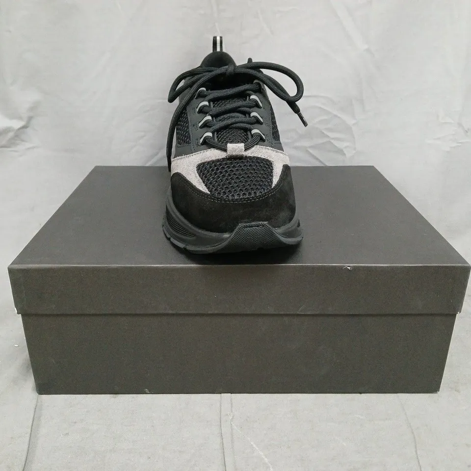 BOXED PAIR OF CLEENS ESSENTIAL RUNNER EVO TRAINERS IN OBSIDIAN SIZE UK 11